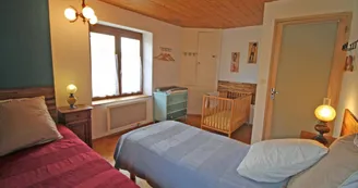 Le gîte du vieil orme sur la commune de Saint Brice Sur Vienne en Limousin - chambre aux lits simple qui peuvent se jumeler_11 Le gîte du vieil orme sur la commune de Saint Brice Sur Vienne en Limousin - chambre aux lits simple qui peuvent se jumeler_11