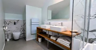 salle de bain suite LES ECUREUILS au gite Le Cottage Limousin à Saint Brice_33 salle de bain suite LES ECUREUILS au gite Le Cottage Limousin à Saint Brice_33