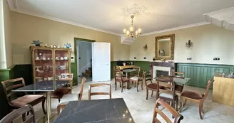 Le Manoir des Perrières à Rochechouart en Haute-Vienne (Nouvelle Aquitaine) - salle des petits déjeuners_16 Le Manoir des Perrières à Rochechouart en Haute-Vienne (Nouvelle Aquitaine) - salle des petits déjeuners_16