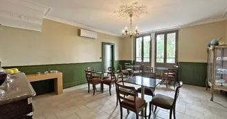 Le Manoir des Perrières à Rochechouart en Haute-Vienne (Nouvelle Aquitaine) - salle des petits déjeuners_17 Le Manoir des Perrières à Rochechouart en Haute-Vienne (Nouvelle Aquitaine) - salle des petits déjeuners_17
