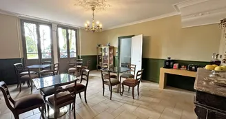 Le Manoir des Perrières à Rochechouart en Haute-Vienne (Nouvelle Aquitaine) - salle des petits déjeuners_15 Le Manoir des Perrières à Rochechouart en Haute-Vienne (Nouvelle Aquitaine) - salle des petits déjeuners_15