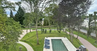 Le Manoir des Perrières à Rochechouart en Haute-Vienne (Nouvelle Aquitaine) - vue de la chambre de la Tour_62 Le Manoir des Perrières à Rochechouart en Haute-Vienne (Nouvelle Aquitaine) - vue de la chambre de la Tour_62