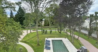 Le Manoir des Perrières à Rochechouart en Haute-Vienne (Nouvelle Aquitaine) - vue de la chambre de la Tour_62 Le Manoir des Perrières à Rochechouart en Haute-Vienne (Nouvelle Aquitaine) - vue de la chambre de la Tour_62