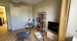 Chambre-Salon, location Nid douillet - Oradour-sur-Glane