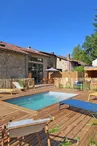 La Clé des Champs à Saint Victurnien, la piscine et la terrasse_1